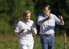 Rajoy y Merkel: seis kilómetros de Camino de Santiago antes de la cumbre Rajoy y Merkel: seis kilómetros de Camino de Santiago antes de la cumbre