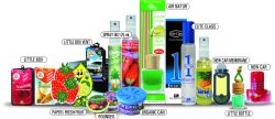 La empresa tiene más de 50 marcas propias. Su especialidad son los ambientadores para automóviles, pero también comercializa productos para el hogar.