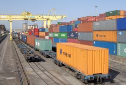 En algunos de los puertos en los que opera, como Barcelona y Valencia, el grupo gestiona también terminales ferroviarios, a fin de facilitar el flujo de mercancías de sus clientes.