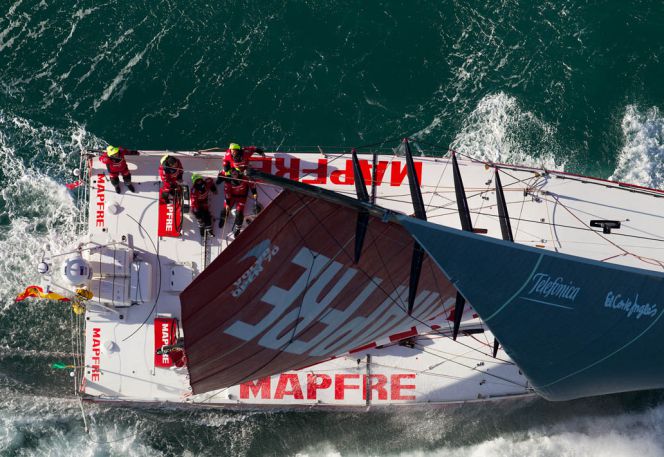 El VO70 Mapfre durante su celebrado recorrido.