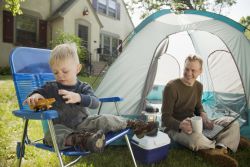 Si no hay campings disponibles, alquile el jardín del vecino.
