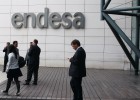 Enel pagará 8.253 millones a Endesa por sus activos latinoamericanos Enel pagará 8.253 millones a Endesa por sus activos latinoamericanos