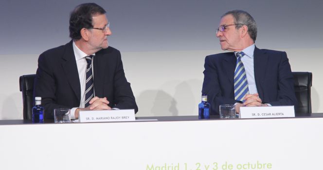 El presidente del Gobierno, Mariano Rajoy, y el de Telefónica, César Alierta.