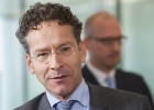 El Eurogrupo aprieta a Francia pero admite que hace falta más inversión El Eurogrupo aprieta a Francia pero admite que hace falta más inversión