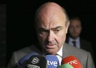 Guindos confía en que la banca española “salga bien” parada en los test Guindos confía en que la banca española “salga bien” parada en los test