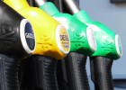 ¿Por qué el precio del petróleo se desploma y la gasolina apenas baja? ¿Por qué el precio del petróleo se desploma y la gasolina apenas baja?