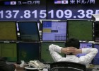 El yen, en caída libre frente al dolar; el euro, en mínimos El yen, en caída libre frente al dolar; el euro, en mínimos
