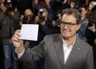 Dos millones de catalanes votan y Mas pide un referéndum pactado Dos millones de catalanes votan y Mas pide un referéndum pactado