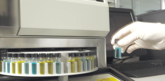 Almirall duplica sus beneficios en los nueve primeros meses del año.