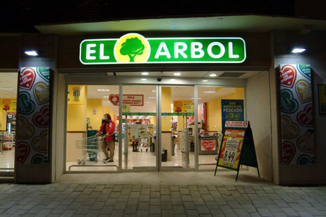 Dia cerrará 21 tiendas de El Árbol para salvar la empresa