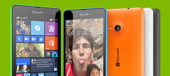 Es el primero Lumia que lleva el nombre de Microsoft en la parte trasera.