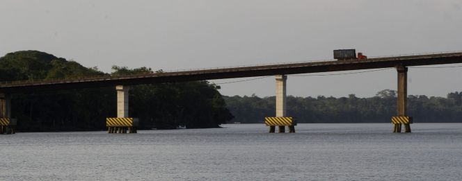 Fotografía de un puente sobre el río Moju, cerca de Belem do Pará (Brasil). EFEFernando Bizerra Jr.