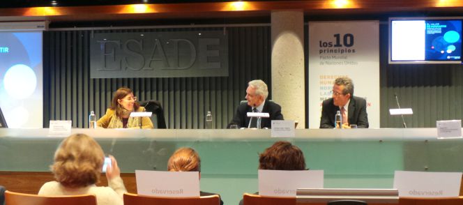 Elisabet Garriga, profesora de EADA; Enrique López Vigura, secretario general del Esade, y Ángel Pes, presidente Red Española del Pacto Mundial, ayer, durante la presentación del informe.