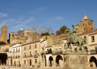 Trujillo seduce y conquista Trujillo seduce y conquista