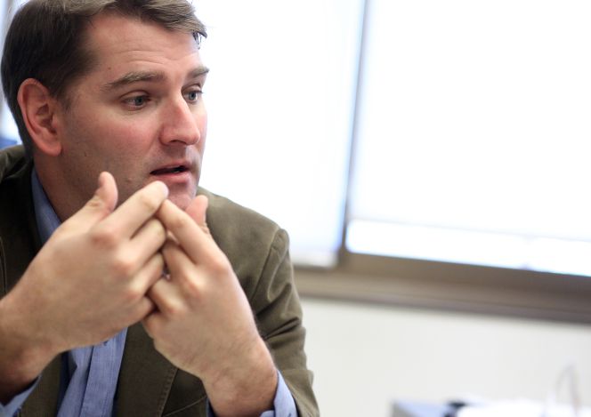 “La devaluación salarial permanente compromete el futuro del país”