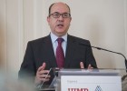 Roldán califica la diferencia de regulación de Roldán califica la diferencia de regulación de