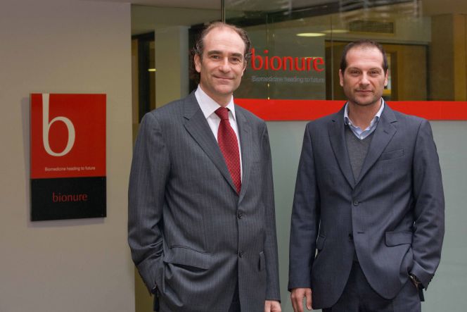 El investigador Pablo Villoslada (izquierda) y Albert G. Zamora, fundadorde Bionure.