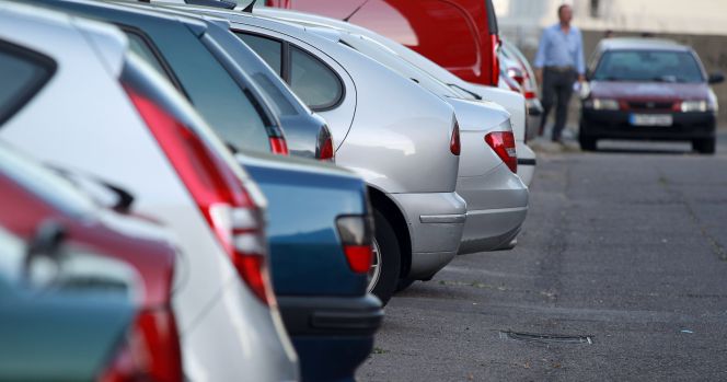 Coches aparcados en Madrid