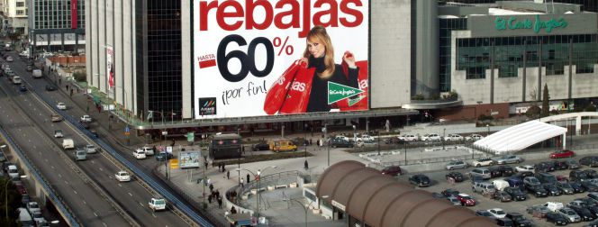 El Corte Inglés de Nuevos Ministerios. En primer plano los terrenos recien comprados por la cadena de grandes almacenes.