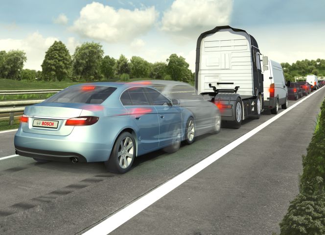Frenado de emergencia autónomo de Bosch que actúa ante el riesgo de colisión.