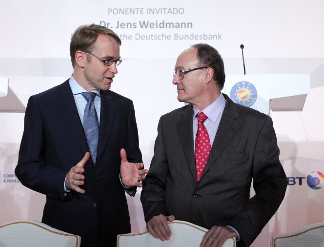 El presidente del Bundesbank, Jens Weidmann, junto a Luis María Linde