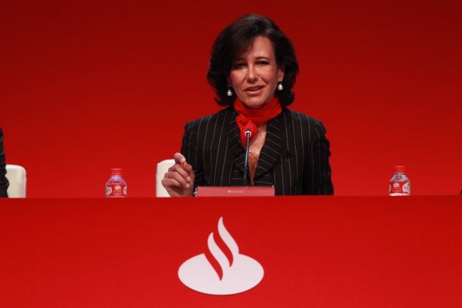 Ana Patricia Botín en su primera Junta General Extraordinaria de Accionistas del Banco de Santander como presidenta.
