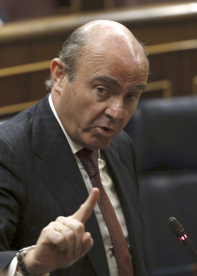 GRA050. MADRID, 26112014.- El ministro de Economía, Luis de Guindos, durante su intervención hoy en la sesión de control al Gobierno en el Congreso de los Diputados. EFEJavier Lizón