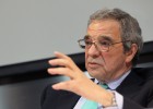 Alierta dice que Reino Unido es estratégico para Telefónica Alierta dice que Reino Unido es estratégico para Telefónica