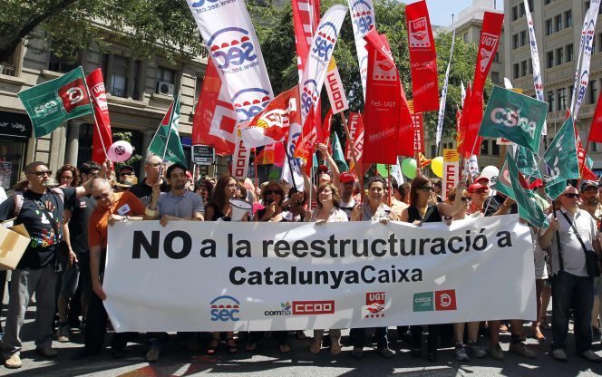Protesta sindical contra el ajuste laboral en Catalunya Banc, el año pasado.