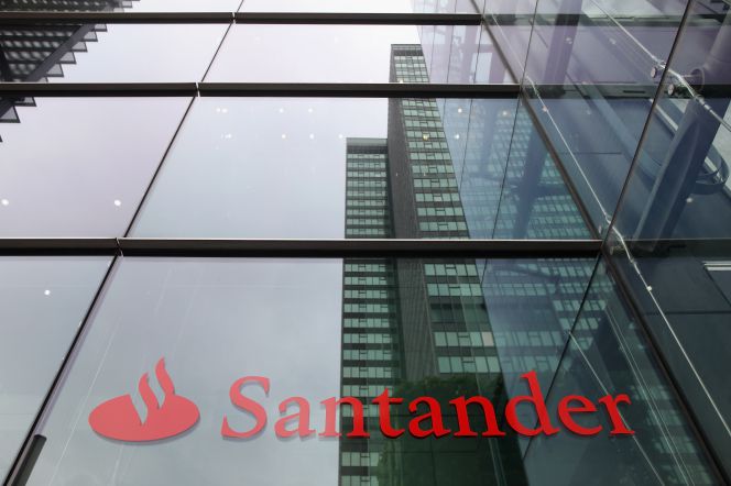 Fachada de una gran oficina de Santander
