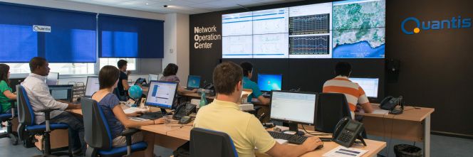 Empleados de Quantis en el centro de la compañía en España.