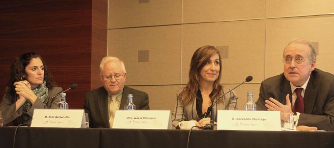 Yolanda Gómez (Apie), José Ramón Pin (IESE), Núria Vilanova (Inforpress) y Salvador Montejo (Emisores Españoles, durante la presentación del informe sobre las juntas de accionistas del Ibex.