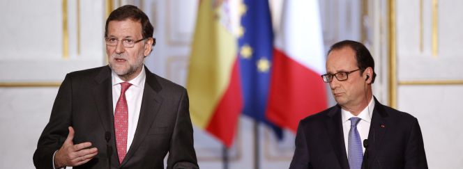 El presidente de España, Mariano Rajoy, y el presidente frances, Francois Hollande, ayer en rueda de prensa en París.