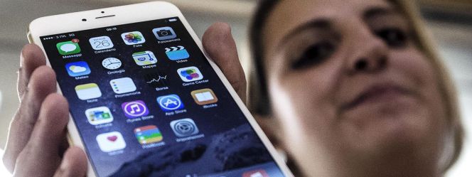 Apple patenta un sistema para que el iPhone aterrice al caerse