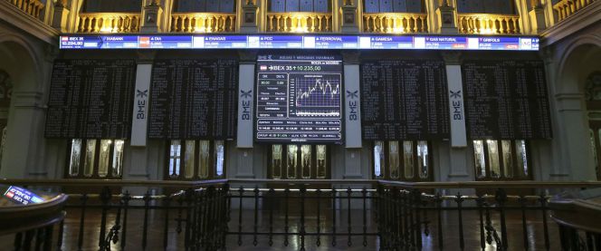Vista general de un panel de la Bolsa de Madrid.