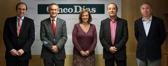 De izquierda a derecha, Jordi García Viñas, director de Relaciones Laborales de CEOE; Manuel Álvarez, director del Observatorio de Pensiones de Caser;Cristina Herrero, directora de la División de Análisis Presupuestario de la Airef; Carlos Bravo, secretario confederal de Protección Social de CC OO y Manuel Alfaro, profesor de Esade.