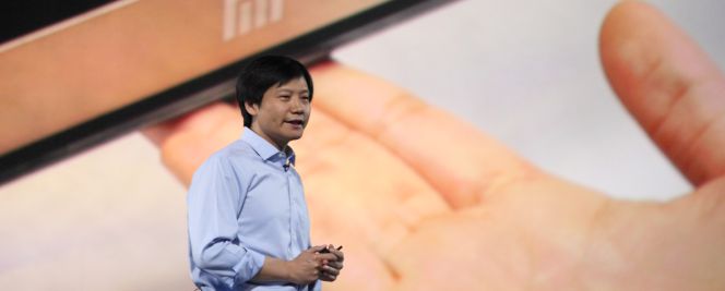 El fundador y presidente de Xiaomi, Lei Jun, durante una presentación en mayo de este año en Pekín China).