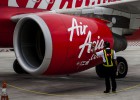 El avión de AirAsia podría estar en “el fondo del mar” El avión de AirAsia podría estar en “el fondo del mar”