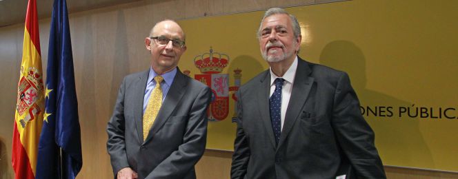 El ministro de Hacienda, Cristóbal Montoro, y el secretario de Estado de Administraciones Públicas, Antonio Beteta.