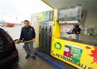 El precio del litro de gasolina ya está en un euro El precio del litro de gasolina ya está en un euro
