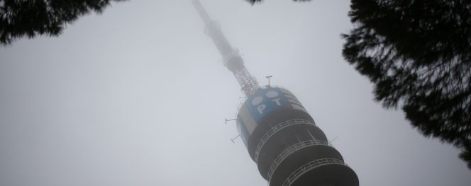 Imagen de una torre de comunicaciones de Portugal Telecom