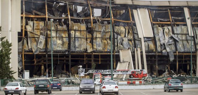 Fachada del edificio de la planta principal de Campofrío, de Burgos, tras el incendio del 16 de noviembre.