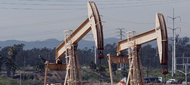 El Brent vuelve a caer hasta el nivel más bajo desde mayo 2009.rn