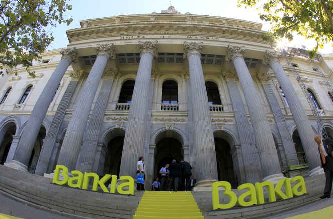 Salida a Bolsa de las acciones del grupo BANKIA, fruto de la fusión entre Caja Madrid, Bancaja, La Caja de Canarias, Caixa Laietana y las cajas de Ávila, Segovia y La Rioja. El acto contó con el presidente de Bankia, Rodrigo Rato.(DVD 507)