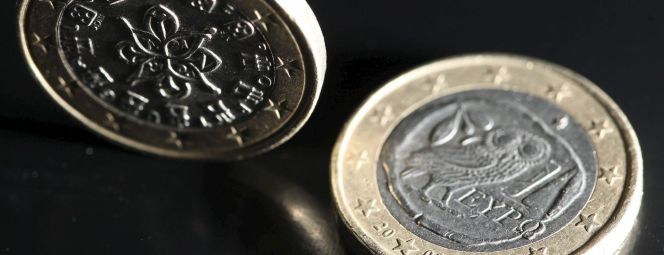 En la imagen, dos monedas de euro. EFEArchivo
