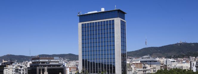 Edificio en el paseo de Gracia 111 de Barcelona, vendido a KKH para convertirlo en hotel.