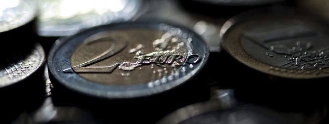 Detalle de varias monedas de euro.