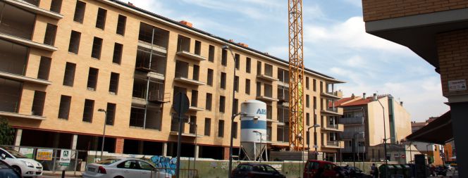 Un edificio de viviendas en construcción