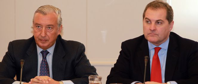 Julio Gómez Pomar, presidente de Enaire, titular del 100% de Aena, y el presidente de esta última, José Manuel Vargas, ayer en el Ministerio de Fomento durante una reunión con directivos de aerolíneas.