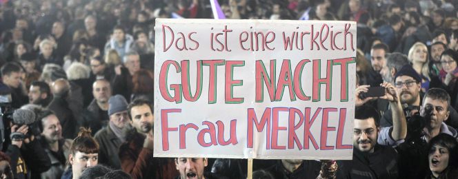 "Buenas noches, eñora Merkel" en un cartel que celebra la vistoria de Syriza